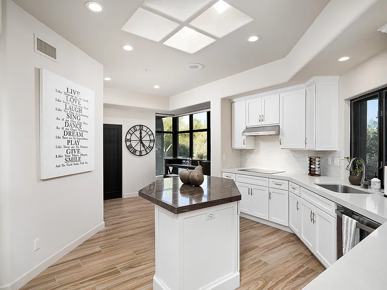 10071 E Graythorn Dr — Photo 6