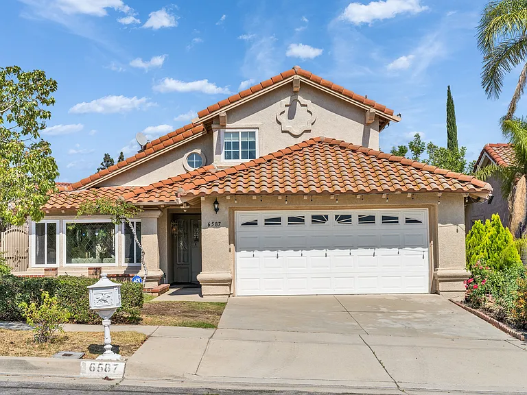 6587 Shawna Ave — Photo 1