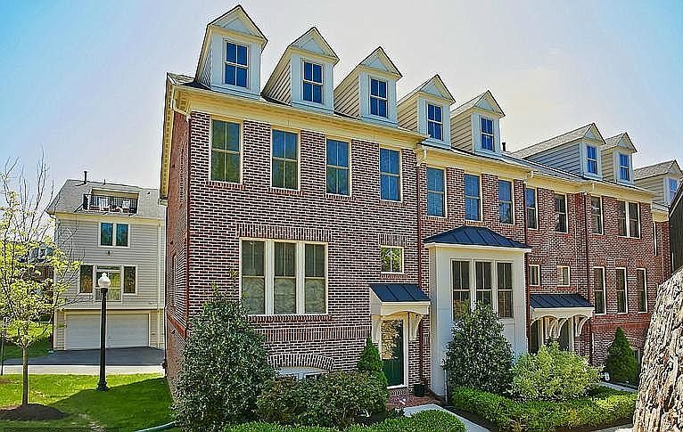 1st image of 2648 S Kenmore Ct