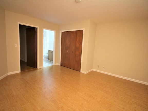 4th image of 161 Tunstead Ave