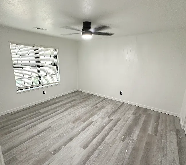 685 N Leverett Ave — Photo 7