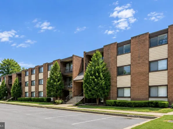 10725 West Dr APT 303, Fairfax, VA 22030