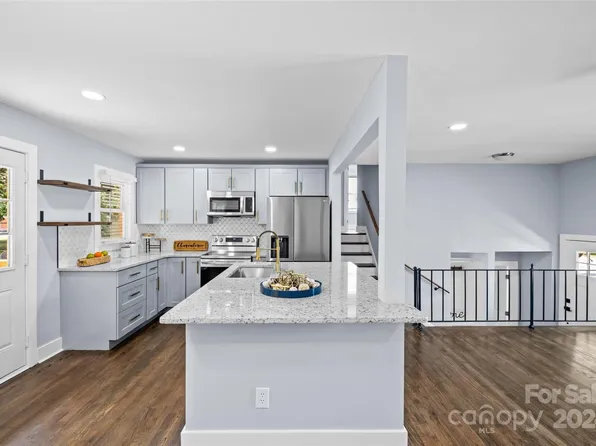 1708 Griers Grove Rd, Charlotte, NC 28216
