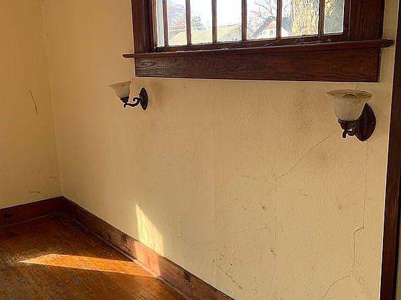Beautiful window in dining 