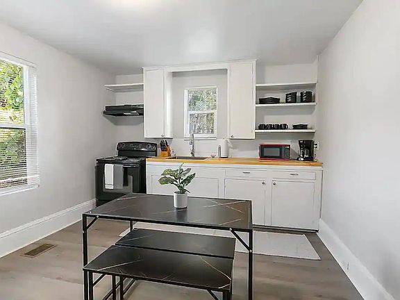 5th image of 2951 Lenox Ave