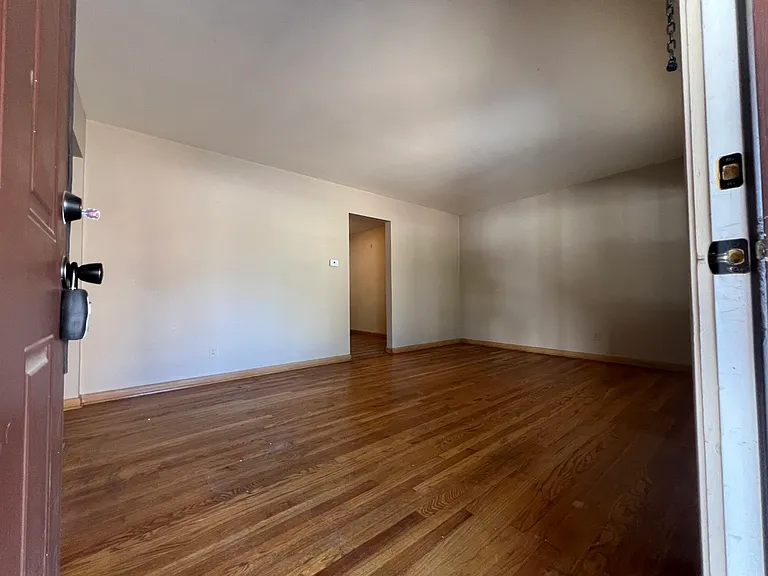 1131 E Elm St #7 — Photo 1