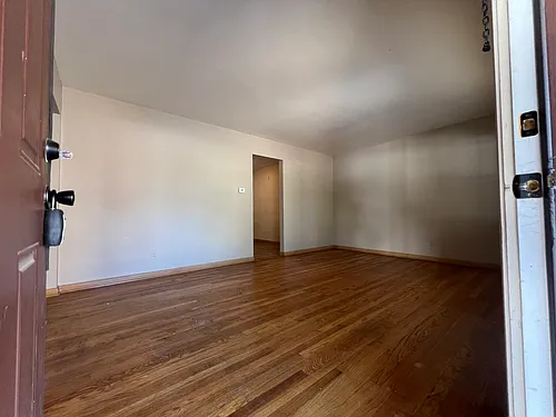 1131 E Elm St Photo 1