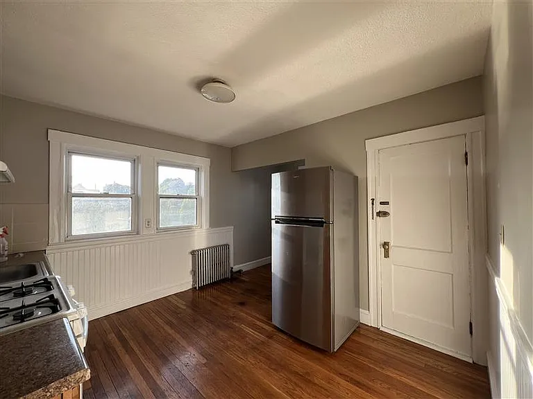 274 Chelsea St #1 — Photo 2