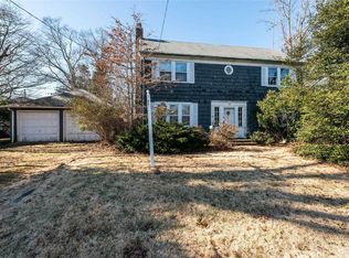 365 Fulton St, Westbury, NY 11590