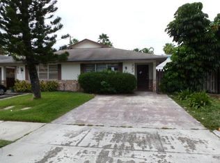 323 SW 35th Ave, Deerfield Beach, FL 33442