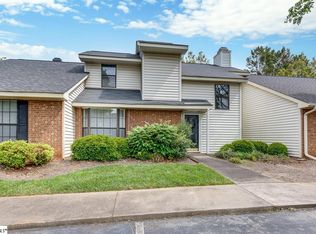 16 Forest Lake Dr, Simpsonville, SC 29681