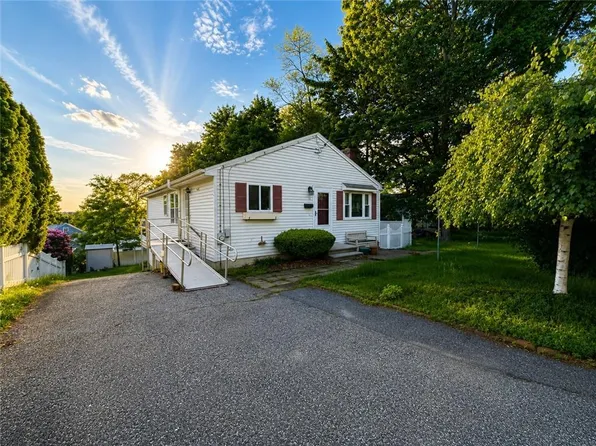 285 Saint Louis Ave, Woonsocket, RI 02895