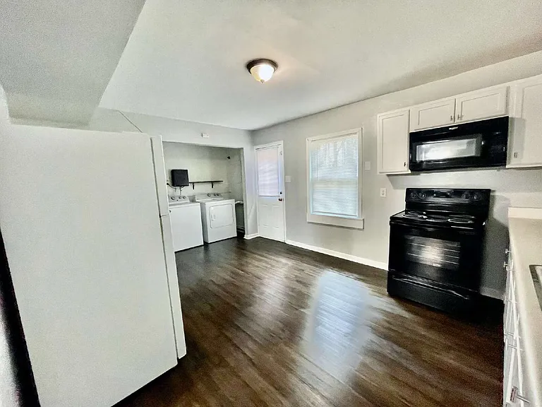 3401 Chalfont Dr — Photo 3