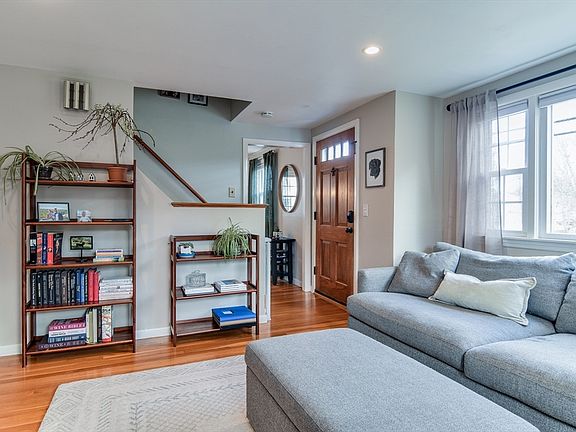 2nd image of 53 Winfield St