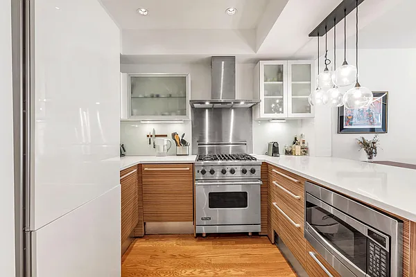 Rented by Compass | media 9