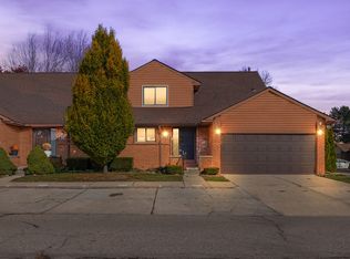 3670 Old Creek Rd, Troy, MI 48084