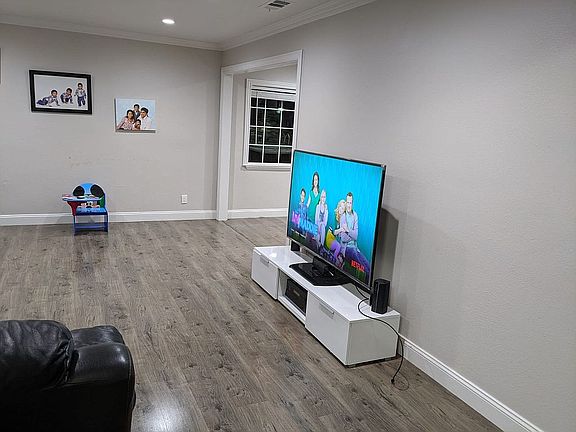 3rd image of 3826 Eastwood Cir