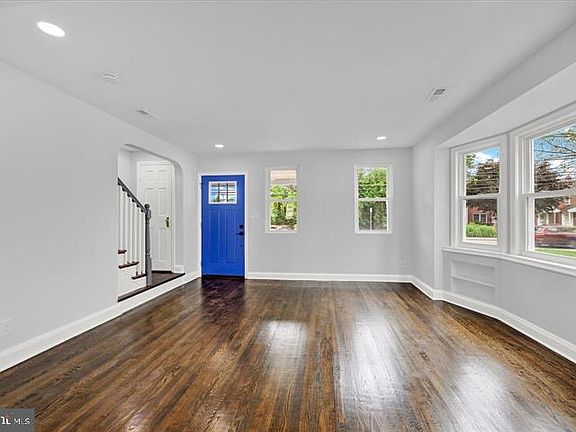 4th image of 212 Burke Ave