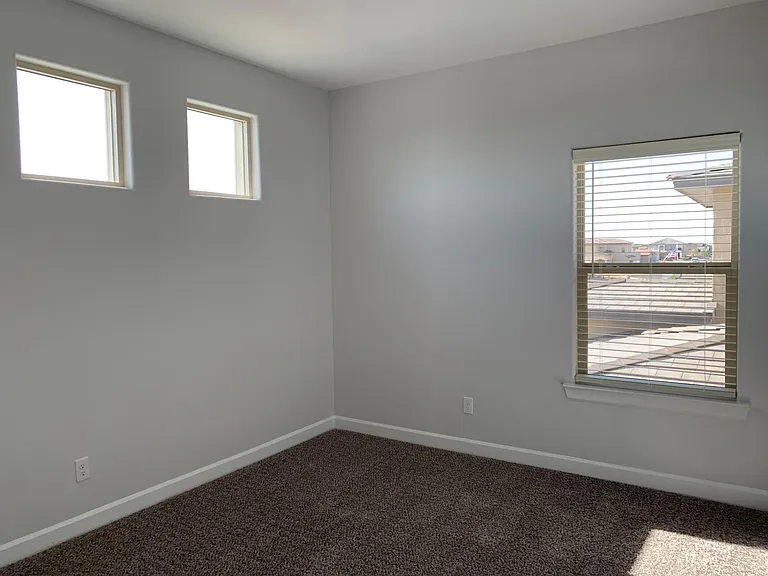 938 Airship Pl — Photo 18