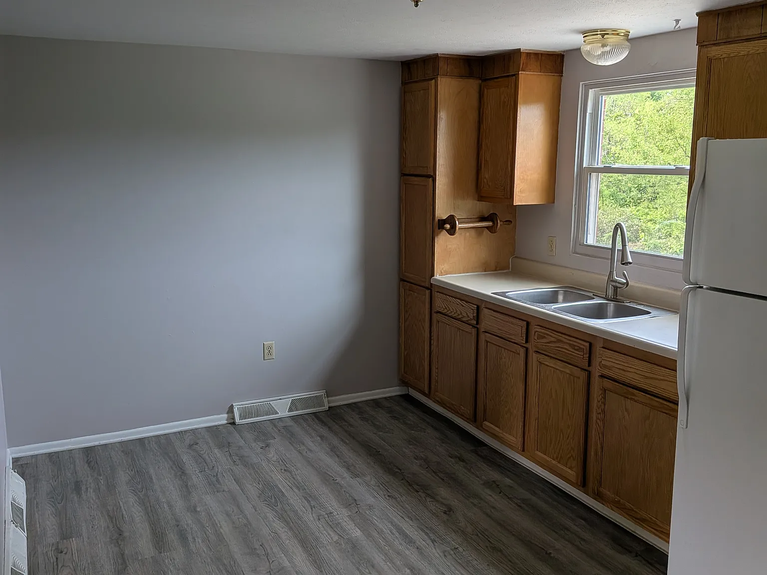 2 bed, $1,000 — Photo 2