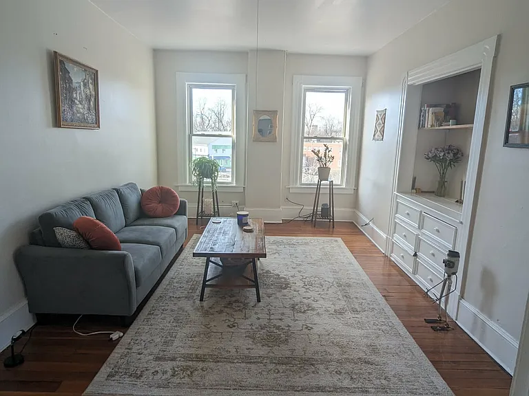 32 Bridge St #7 — Photo 1