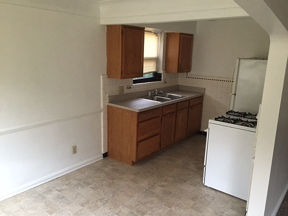 3rd image of 7143 Eastlawn Dr APT 2