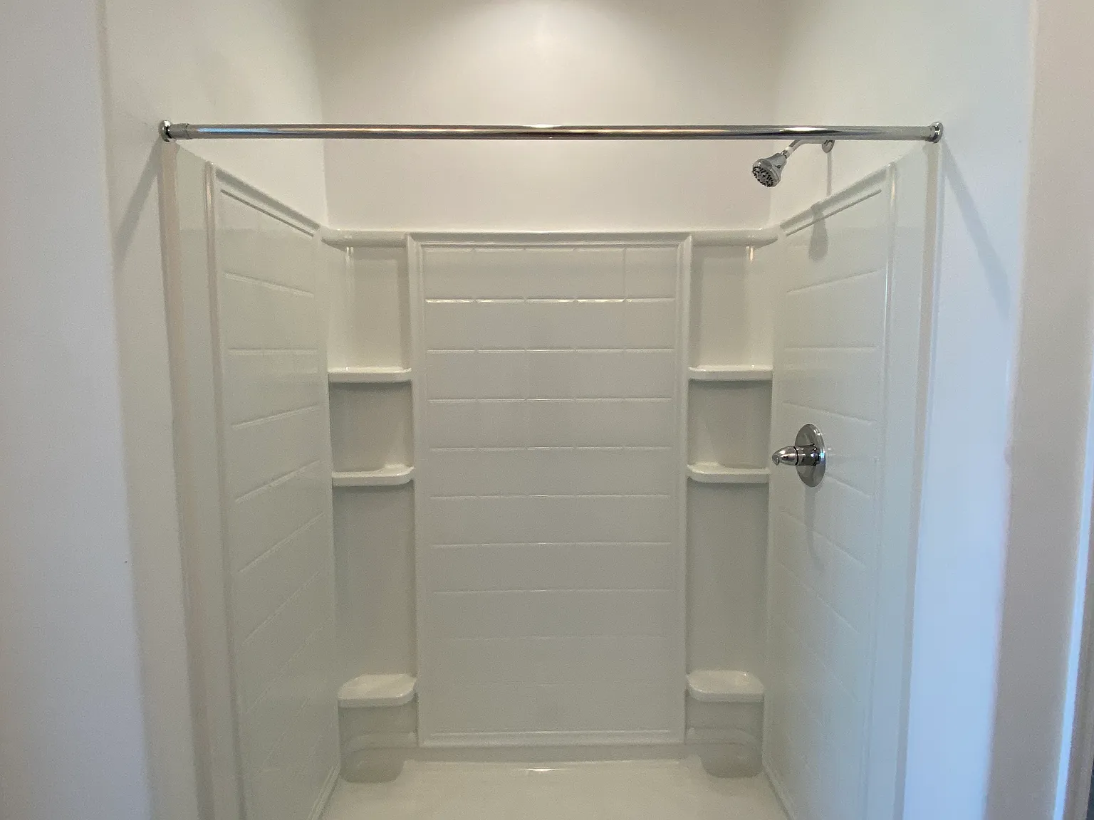 4 bed, 1727 sqft, $2,275 — Photo 3