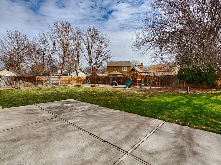 2960 S Apple St — Photo 34