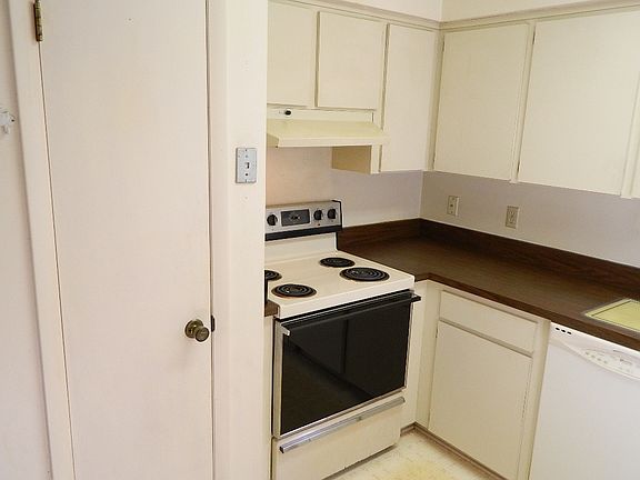 3rd image of 8424 NW 42nd Cir
