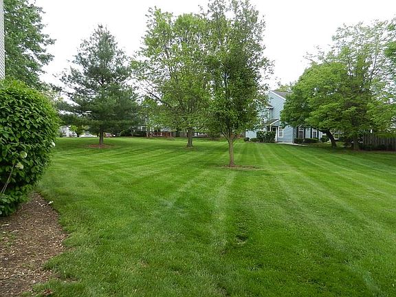 4th image of 393 Inwood Ct #0