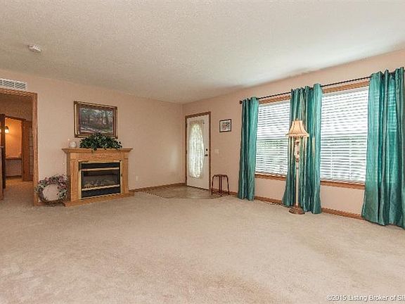 5th image of 1076 W Barnett Dr