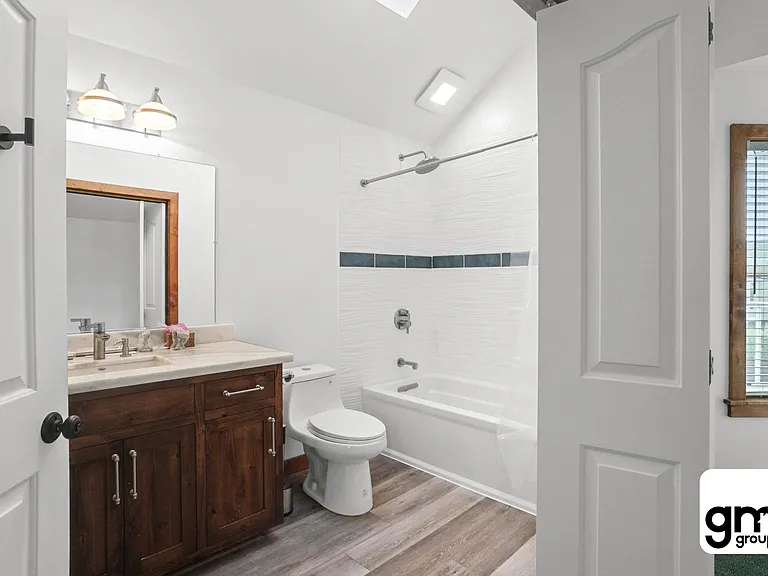 85 Valencia St — Photo 16