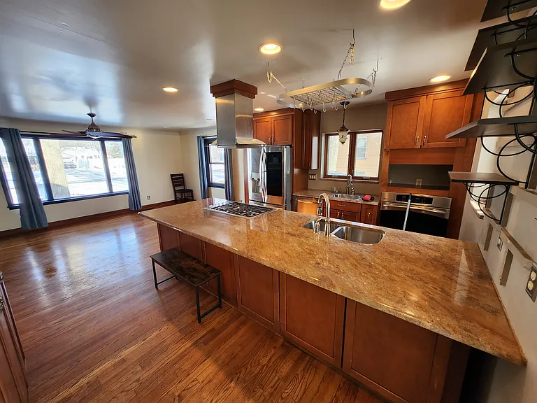 31441 Sheridan St — Photo 3
