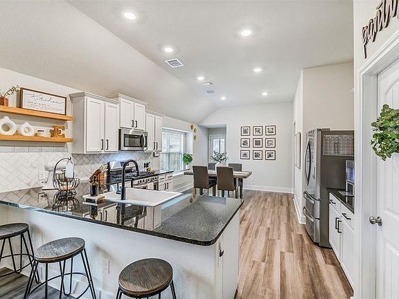 4th image of 25734 Bottlebrush Sedge Street