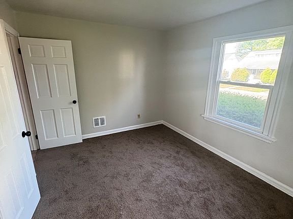 4th image of 2224 Ravenwood Ave Unit 1