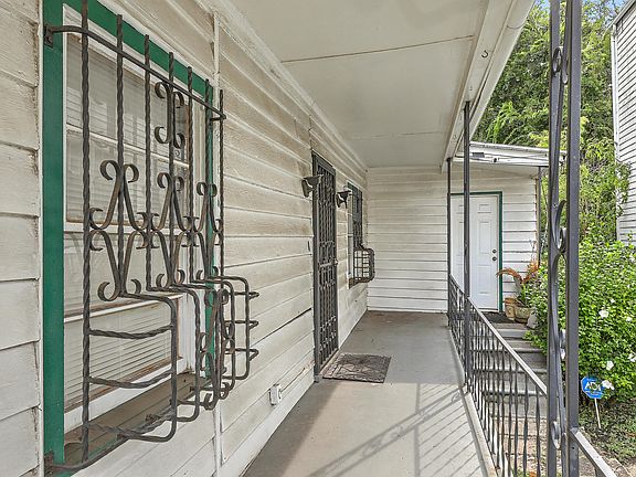 5th image of 318 Ashley Ave