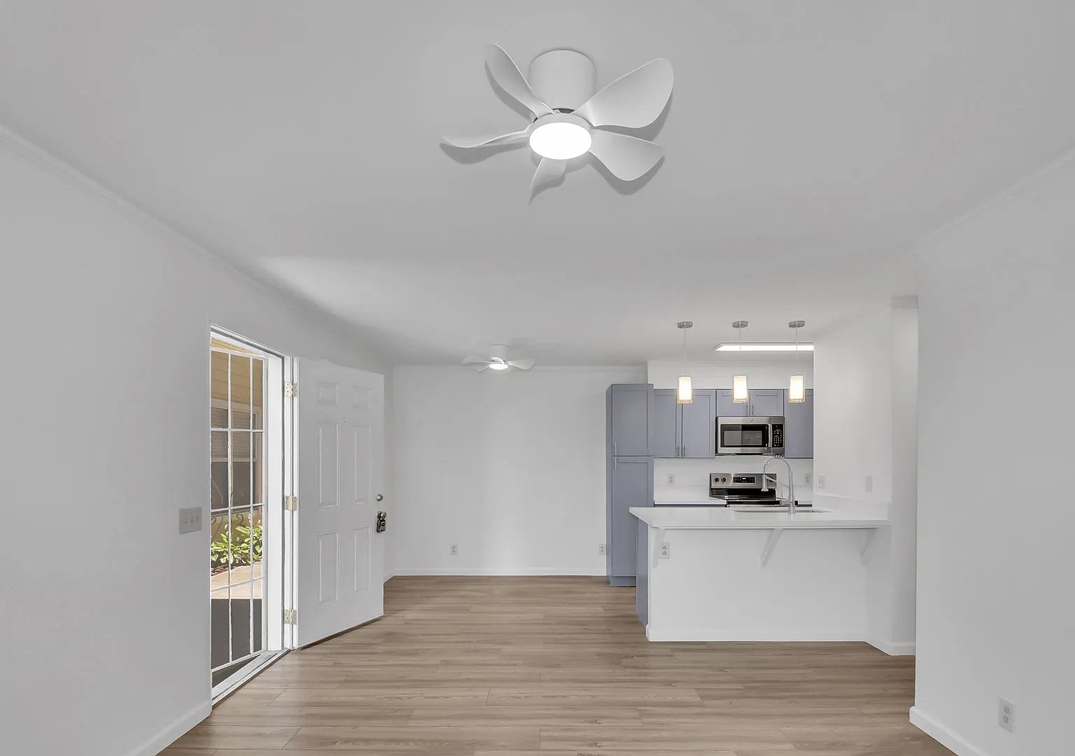 Newly Remodeled 2 Bed 2 Bath Unit! — Photo 2