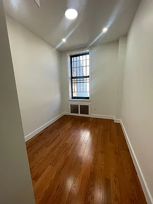 Rented by New York Realty Minimax Inc | media 4