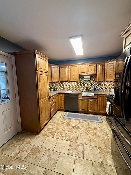 5th image of 39 Whippletree Road