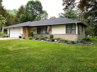 1071 Riverside Dr, Battle Creek, MI 49015