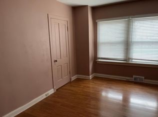 869 N McKinley Rd #3, Lake Forest, IL 60045