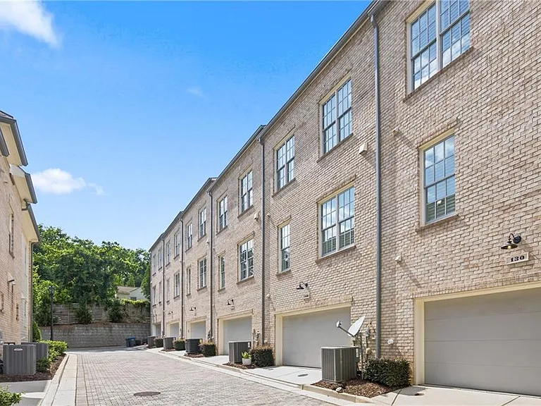140 Clover Ct — Photo 35