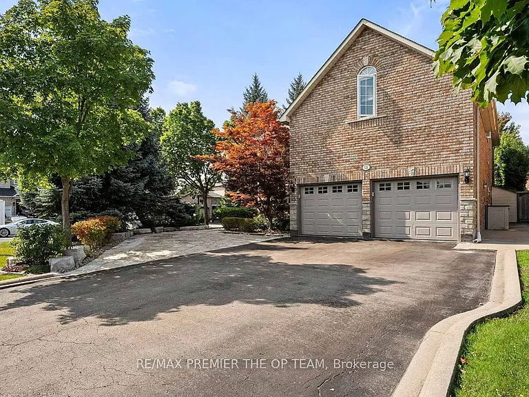 58 Calera Cres #LOFT — Photo 2