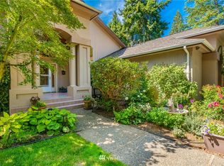 8847 Bald Eagle Dr, Blaine, WA 98230