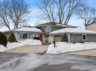 1122 Poplar Ct, Lake Zurich, IL 60047