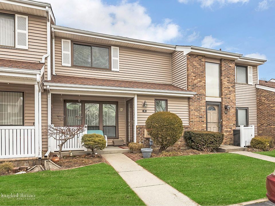 1st image of 16 W Pond Ct