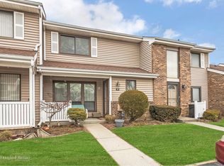 16 W Pond Ct, Smithtown, NY 11787