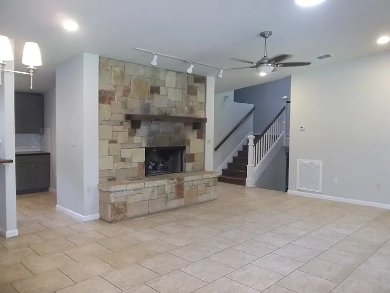 210 Loma Vista Dr S — Photo 5