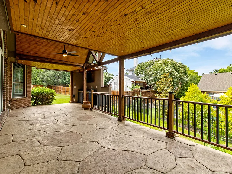 202 Stone Hollow Ct — Photo 35