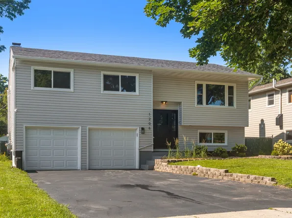 1206 Taft Ave, Wheaton, IL 60189